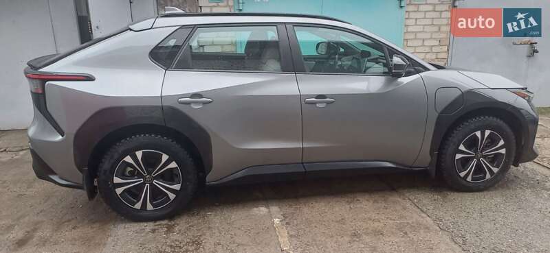 Внедорожник / Кроссовер Toyota bZ4X 2023 в Днепре