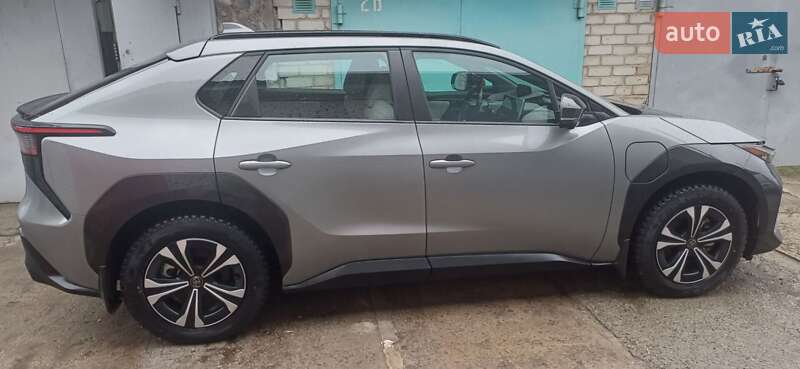 Внедорожник / Кроссовер Toyota bZ4X 2023 в Днепре
