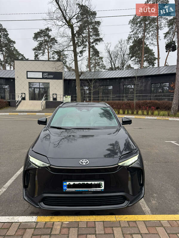 Внедорожник / Кроссовер Toyota bZ4X 2022 в Буче