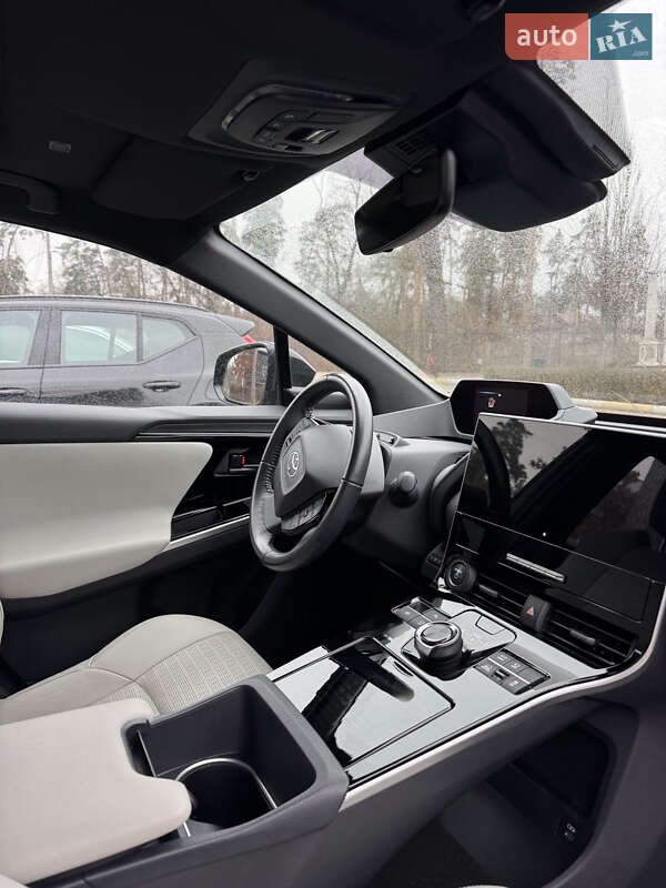 Внедорожник / Кроссовер Toyota bZ4X 2022 в Буче