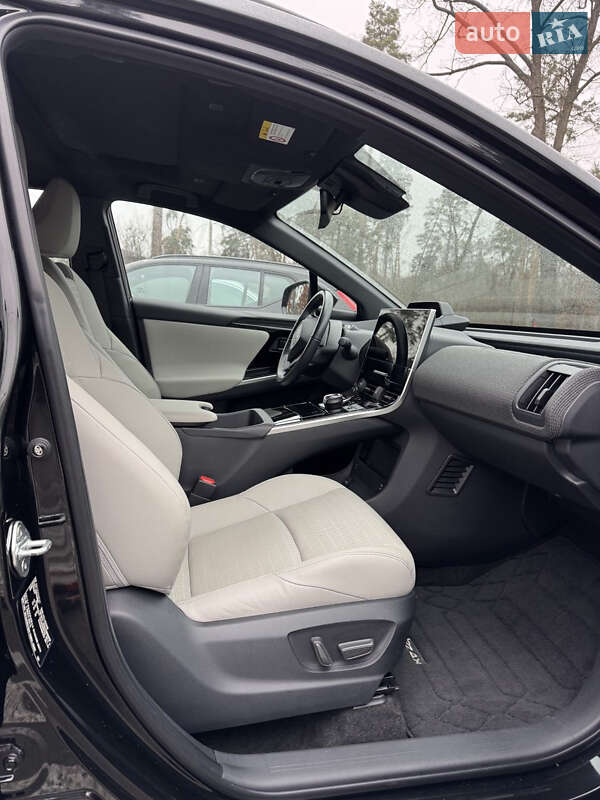 Внедорожник / Кроссовер Toyota bZ4X 2022 в Буче