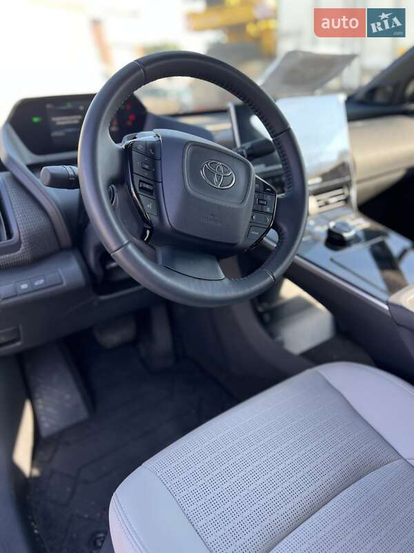 Внедорожник / Кроссовер Toyota bZ4X 2022 в Харькове