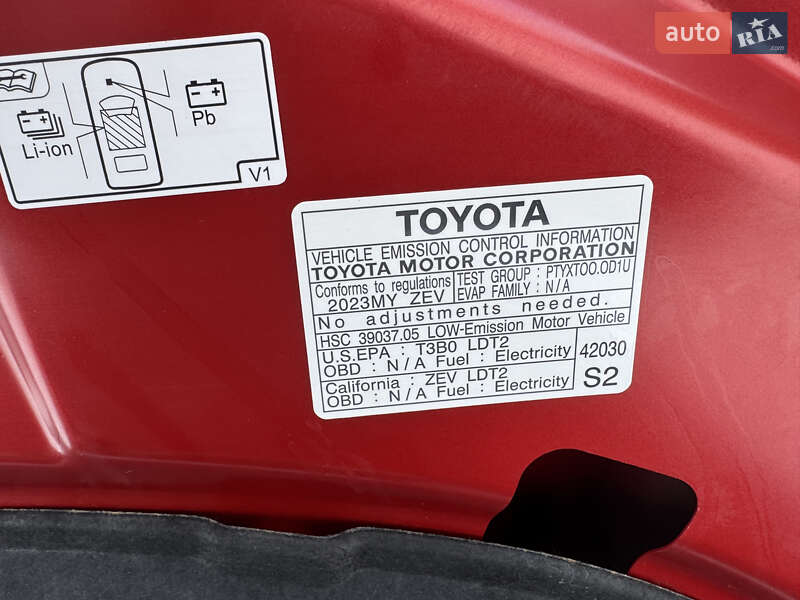 Позашляховик / Кросовер Toyota bZ4X 2023 в Луцьку