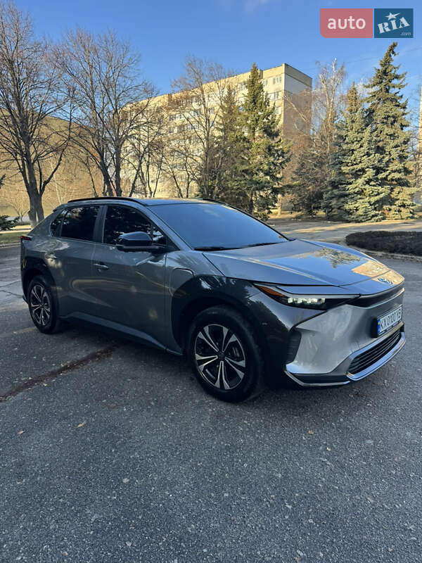 Внедорожник / Кроссовер Toyota bZ4X 2023 в Лозовой