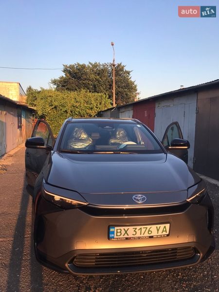 Внедорожник / Кроссовер Toyota bZ4X 2024 в Киеве