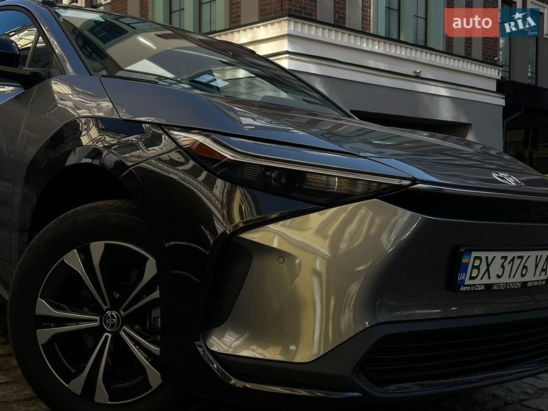 Внедорожник / Кроссовер Toyota bZ4X 2024 в Киеве