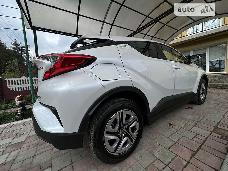 Внедорожник / Кроссовер Toyota C-HR EV 2022 в Новояворовске