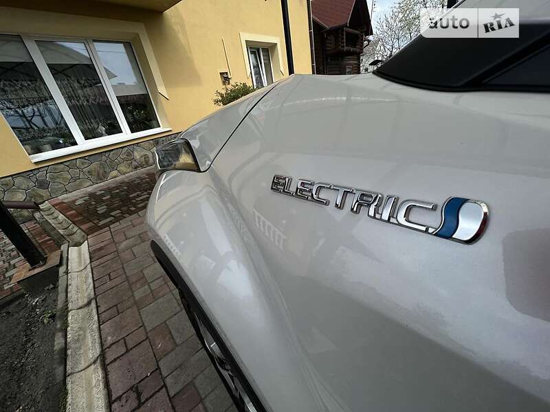 Внедорожник / Кроссовер Toyota C-HR EV 2022 в Новояворовске