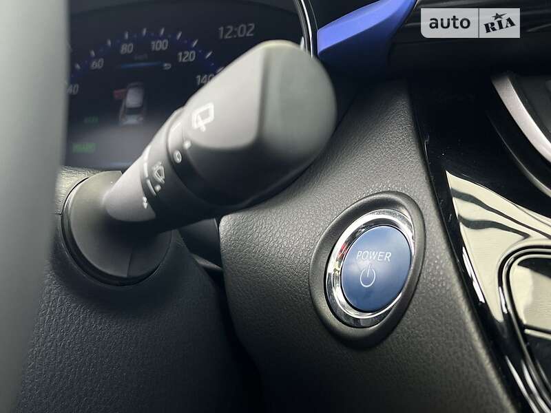 Внедорожник / Кроссовер Toyota C-HR EV 2022 в Новояворовске