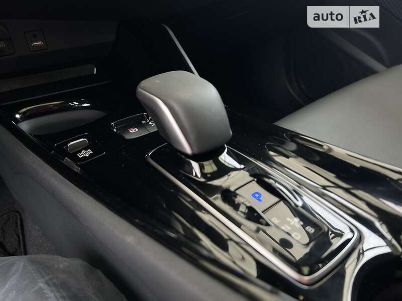 Внедорожник / Кроссовер Toyota C-HR EV 2022 в Новояворовске