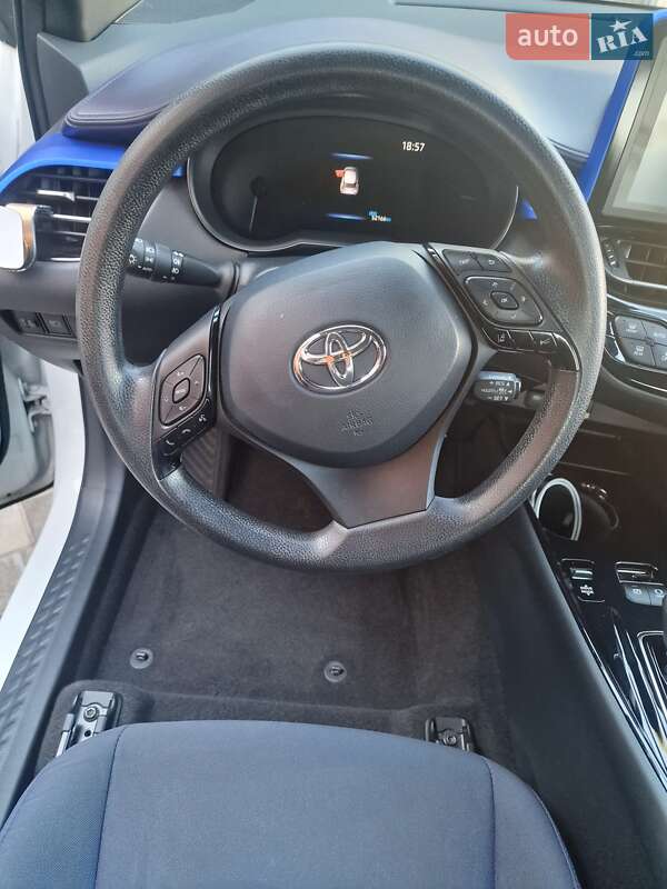 Toyota C-HR EV 2021