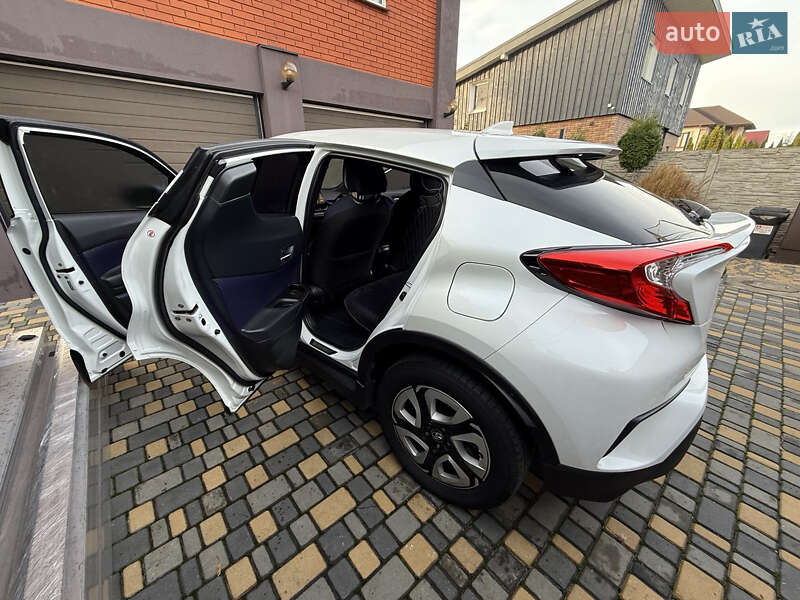 Позашляховик / Кросовер Toyota C-HR EV 2021 в Києві