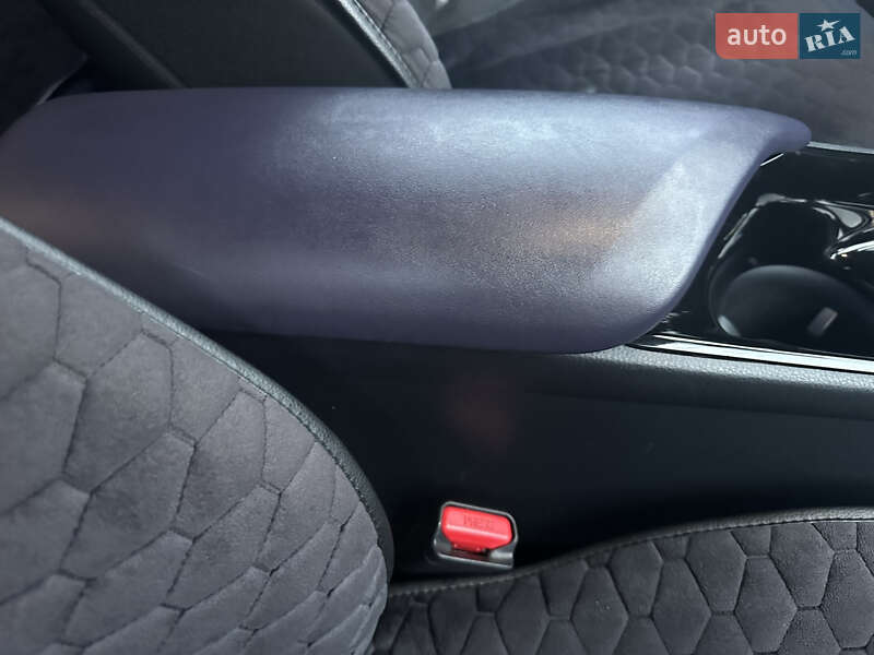 Позашляховик / Кросовер Toyota C-HR EV 2021 в Києві