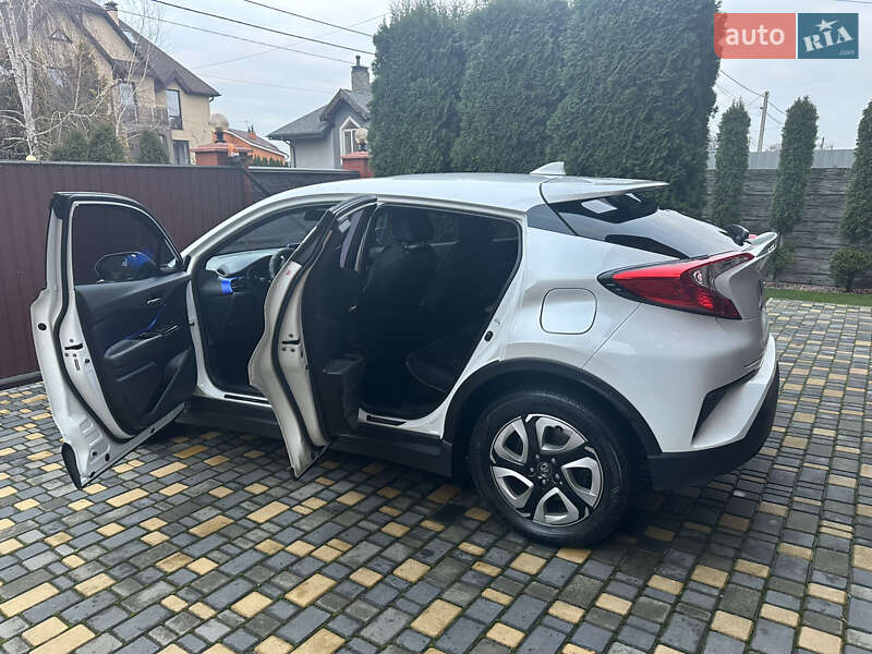 Позашляховик / Кросовер Toyota C-HR EV 2021 в Києві