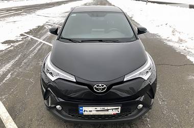 Внедорожник / Кроссовер Toyota C-HR 2018 в Киеве