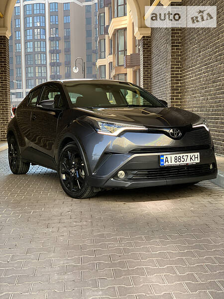 Хетчбек Toyota C-HR 2018 в 