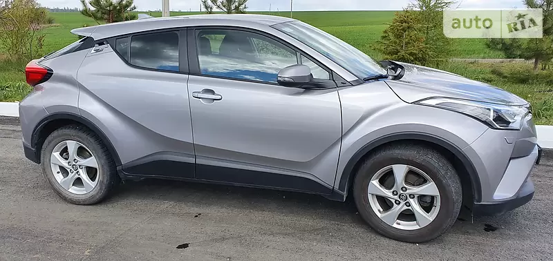 Позашляховик / Кросовер Toyota C-HR 2018 в 