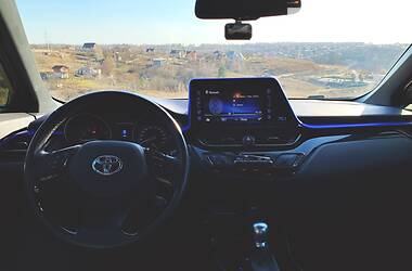 Хэтчбек Toyota C-HR 2016 в Киеве