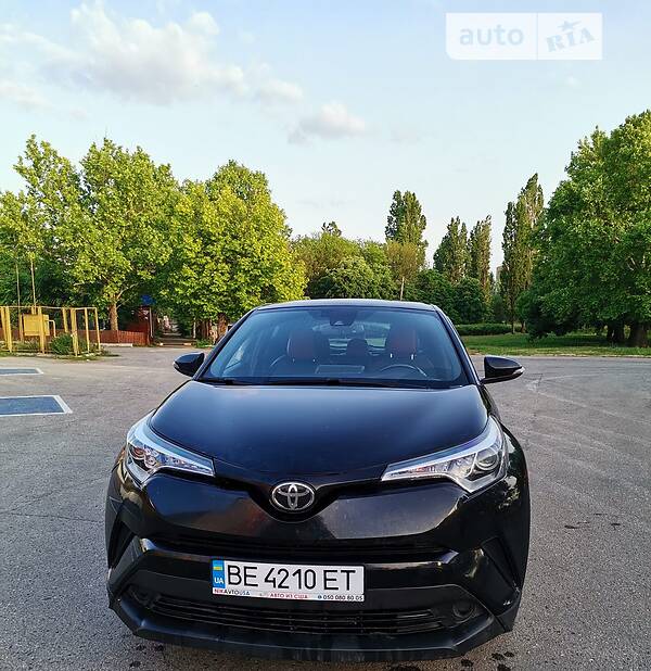 Позашляховик / Кросовер Toyota C-HR 2017 в 