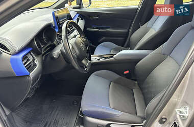 Внедорожник / Кроссовер Toyota C-HR 2016 в Горишних Плавнях