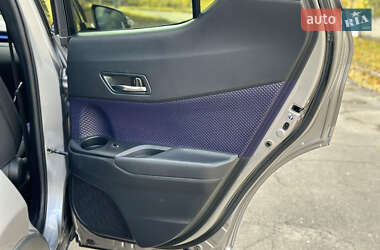 Внедорожник / Кроссовер Toyota C-HR 2016 в Горишних Плавнях