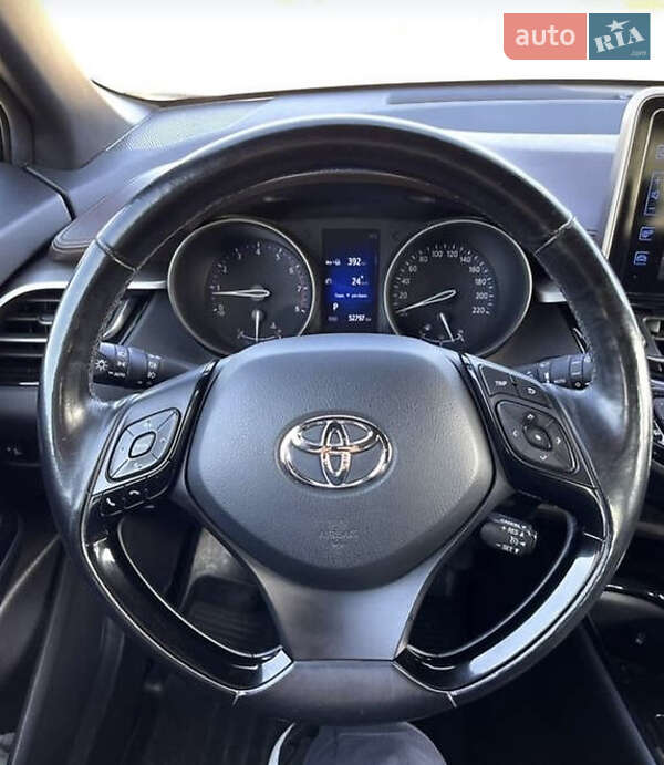 Позашляховик / Кросовер Toyota C-HR 2016 в Одесі