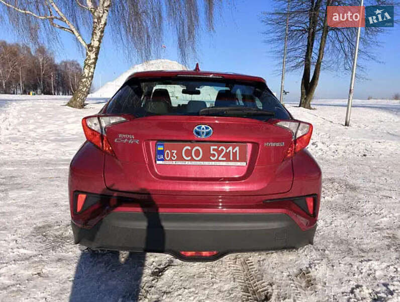 Внедорожник / Кроссовер Toyota C-HR 2018 в Ужгороде