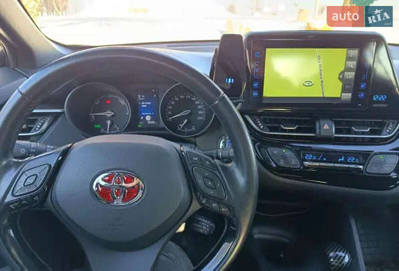 Внедорожник / Кроссовер Toyota C-HR 2018 в Ужгороде