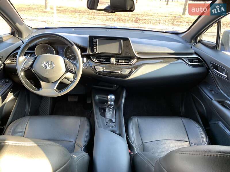 Позашляховик / Кросовер Toyota C-HR 2017 в Кривому Розі фото 8 Позашляховик / Кросовер Toyota C-HR 2017 в Кривому Розі
