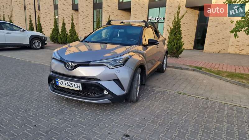 Позашляховик / Кросовер Toyota C-HR 2016 в Хмельницькому