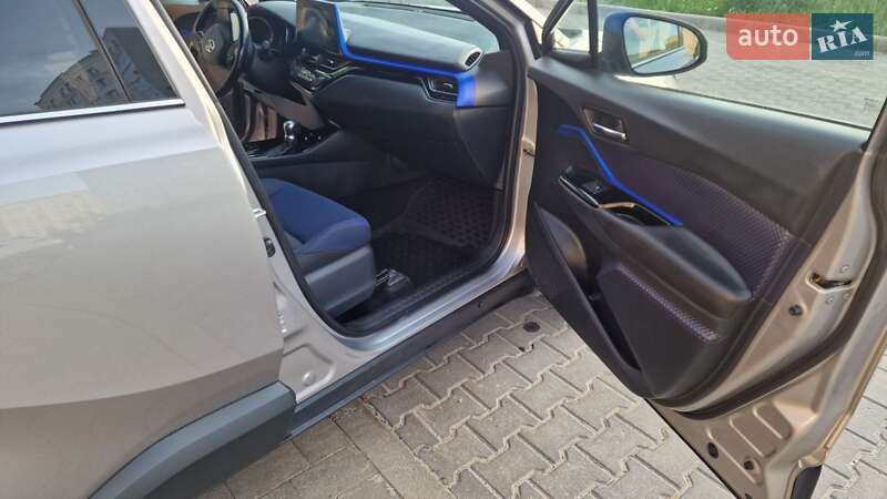 Позашляховик / Кросовер Toyota C-HR 2016 в Хмельницькому