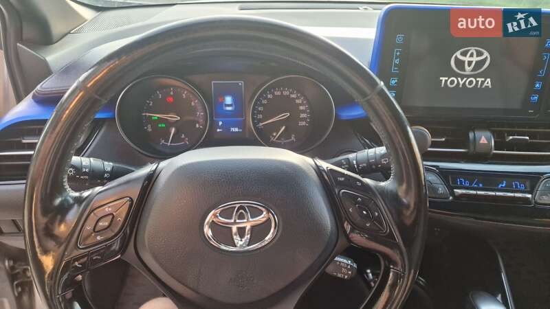 Позашляховик / Кросовер Toyota C-HR 2016 в Хмельницькому