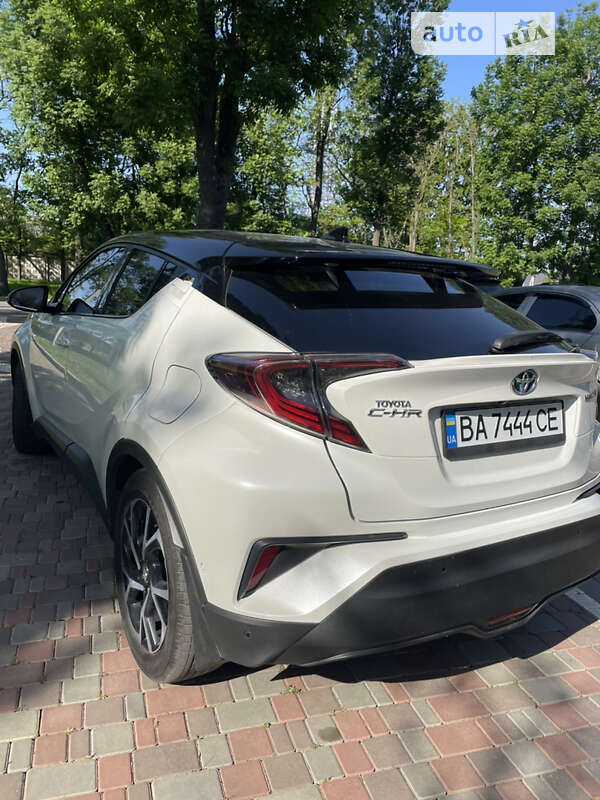 Внедорожник / Кроссовер Toyota C-HR 2017 в Кропивницком