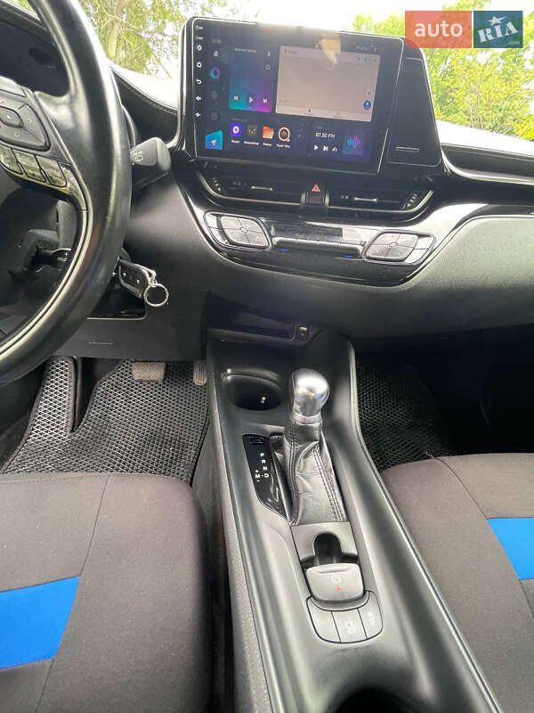 Позашляховик / Кросовер Toyota C-HR 2018 в Запоріжжі