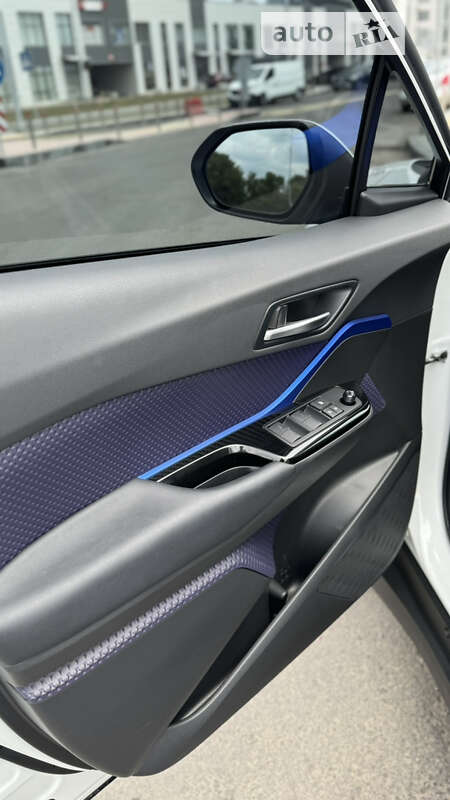 Внедорожник / Кроссовер Toyota C-HR 2021 в Киеве