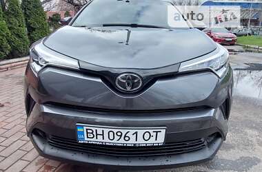 Позашляховик / Кросовер Toyota C-HR 2017 в Одесі