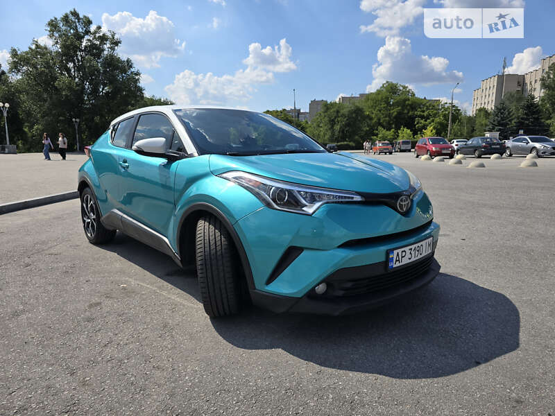 Позашляховик / Кросовер Toyota C-HR 2017 в Запоріжжі