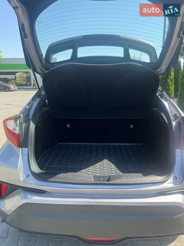 Позашляховик / Кросовер Toyota C-HR 2018 в Києві фото 9 Позашляховик / Кросовер Toyota C-HR 2018 в Києві