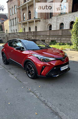 Внедорожник / Кроссовер Toyota C-HR 2022 в 