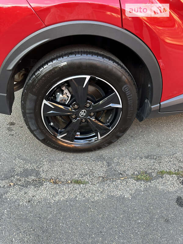 Внедорожник / Кроссовер Toyota C-HR 2022 в Киеве