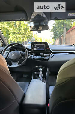 Внедорожник / Кроссовер Toyota C-HR 2022 в 
