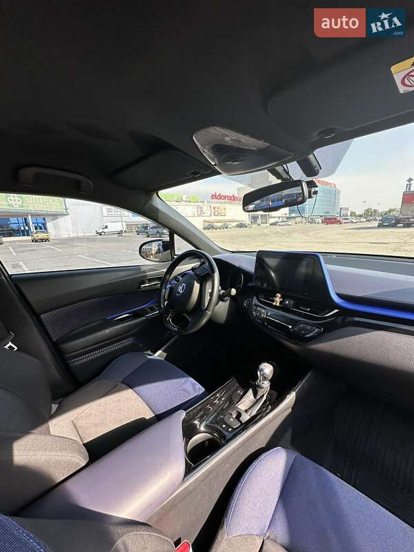 Внедорожник / Кроссовер Toyota C-HR 2016 в Черновцах фото 8 Внедорожник / Кроссовер Toyota C-HR 2016 в Черновцах