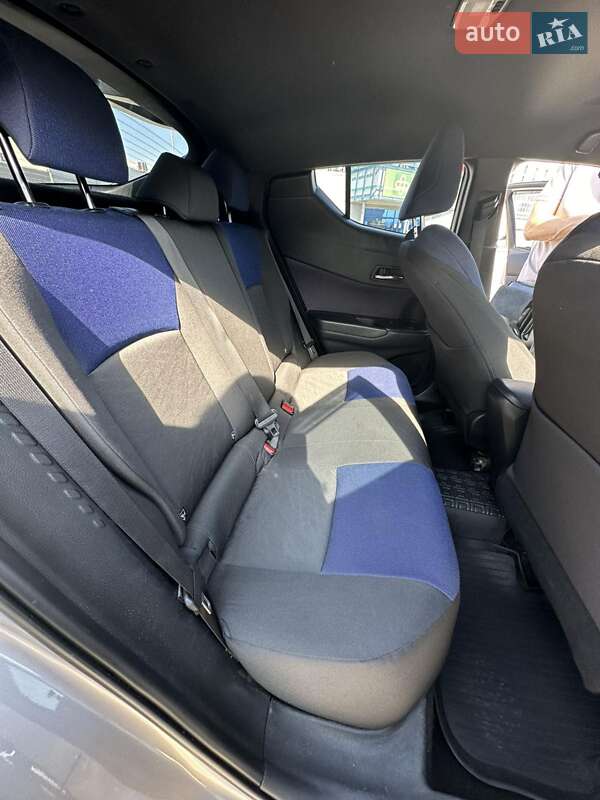 Внедорожник / Кроссовер Toyota C-HR 2016 в Черновцах фото 9 Внедорожник / Кроссовер Toyota C-HR 2016 в Черновцах