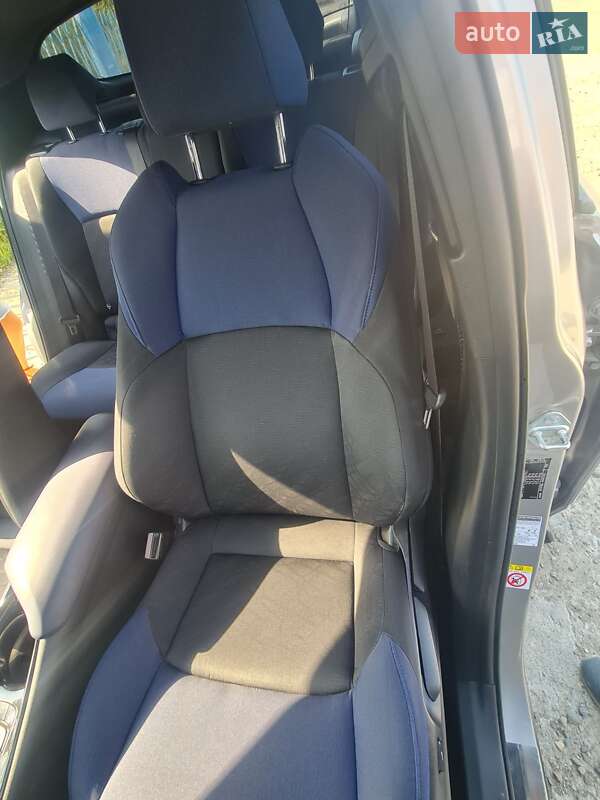 Внедорожник / Кроссовер Toyota C-HR 2016 в Черновцах фото 16 Внедорожник / Кроссовер Toyota C-HR 2016 в Черновцах