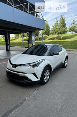 Внедорожник / Кроссовер Toyota C-HR 2017 в Киеве