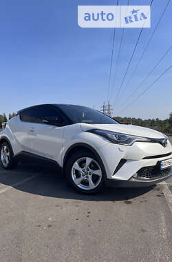 Внедорожник / Кроссовер Toyota C-HR 2016 в Ирпене