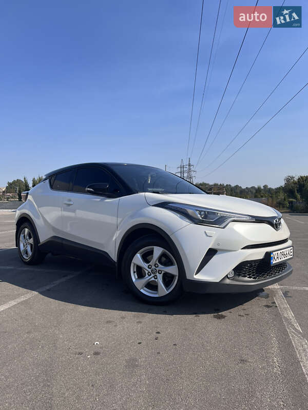 Внедорожник / Кроссовер Toyota C-HR 2016 в 
