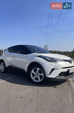 Внедорожник / Кроссовер Toyota C-HR 2016 в 