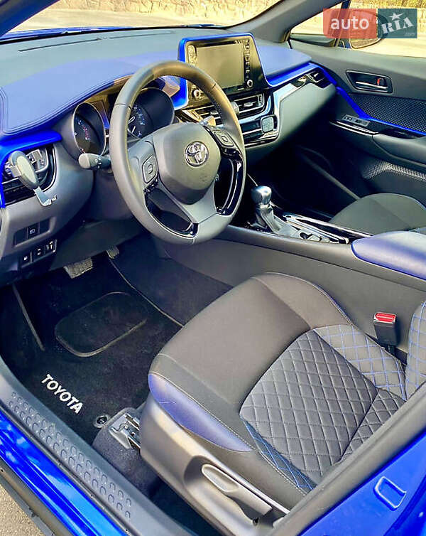 Внедорожник / Кроссовер Toyota C-HR 2020 в Киеве