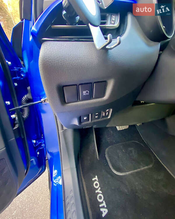 Внедорожник / Кроссовер Toyota C-HR 2020 в Киеве